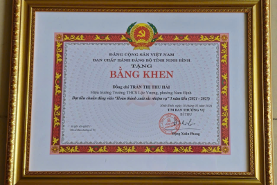 Tự hào: Hiệu trưởng Nhà trường nhận Bằng khen của Ban Chấp hành Đảng bộ tỉnh